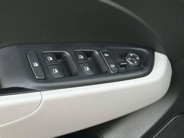Used 2024 Hyundai Venue SEL FWD image 17