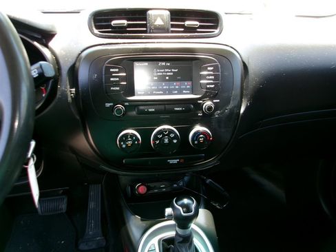 Used 2019 Kia Soul FWD image 25