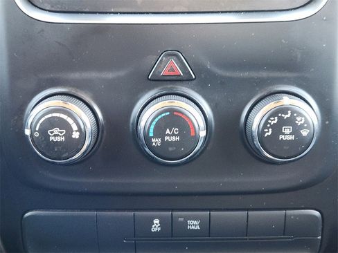 Used 2019 RAM 1500 Classic SLT image 21