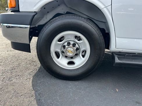 Used 2025 Chevrolet Express 3500 LT w/ LT Preferred Equipment Group image 9