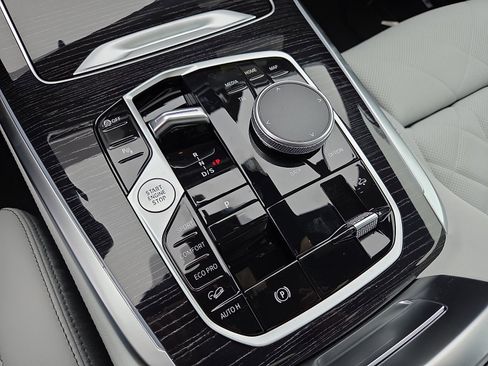 New 2026 BMW X7 xDrive40i w/ M Sport Package AWD/4WD image 11