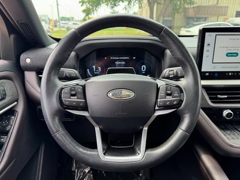 Certified 2025 Ford Explorer Platinum w/ LUX Leather Package AWD/4WD image 32