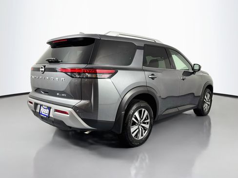 Used 2025 Nissan Pathfinder SL AWD/4WD image 5