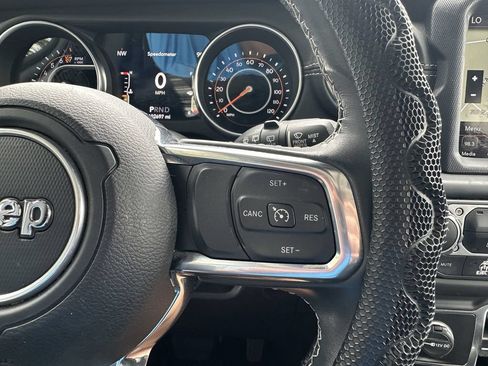Used 2020 Jeep Wrangler Unlimited Sahara AWD/4WD image 36