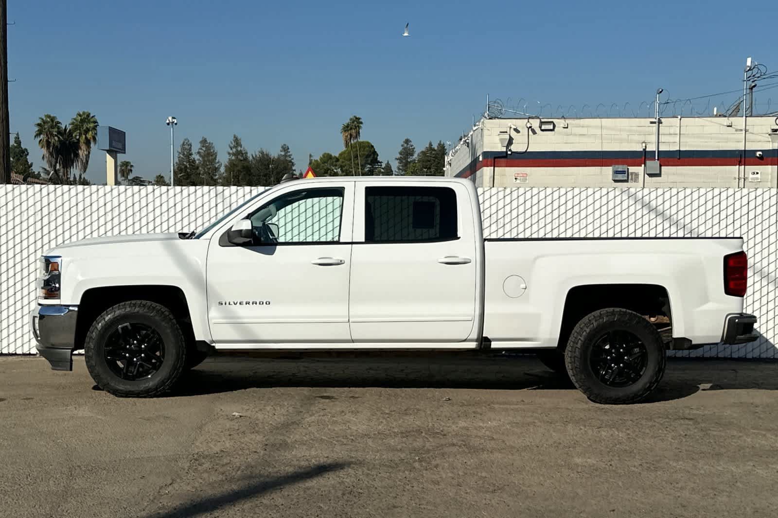 Used 2018 Chevrolet Silverado 1500 LT w/ LT Fleet Convenience Package AWD/4WD image 6