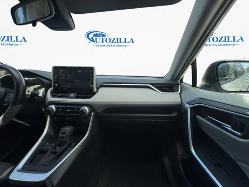 Used 2022 Toyota RAV4 XLE image 11