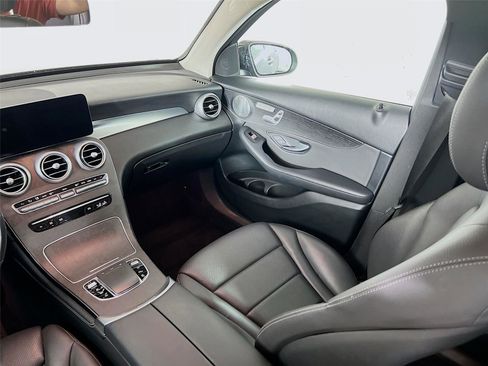 Used 2021 Mercedes-Benz GLC 300 4MATIC image 24