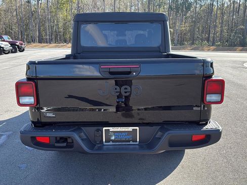 New 2025 Jeep Gladiator Sport image 6