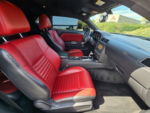 Used 2013 Dodge Challenger R/T RWD image 28