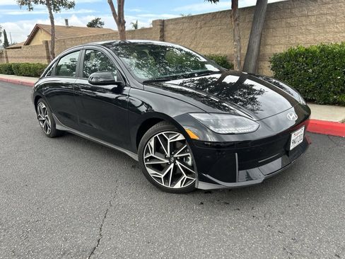 Used 2023 Hyundai Ioniq 6 SEL image 2