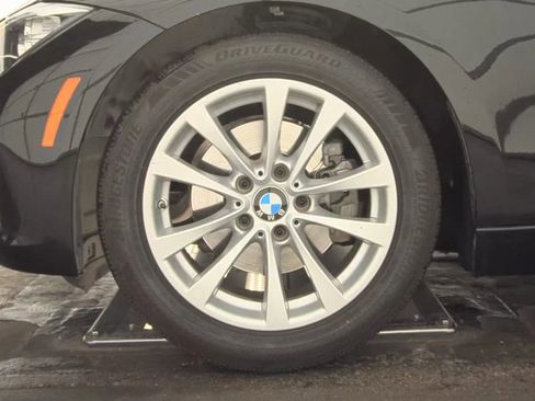 Used 2017 BMW 320i xDrive 320i xDrive Sedan 4D image 22