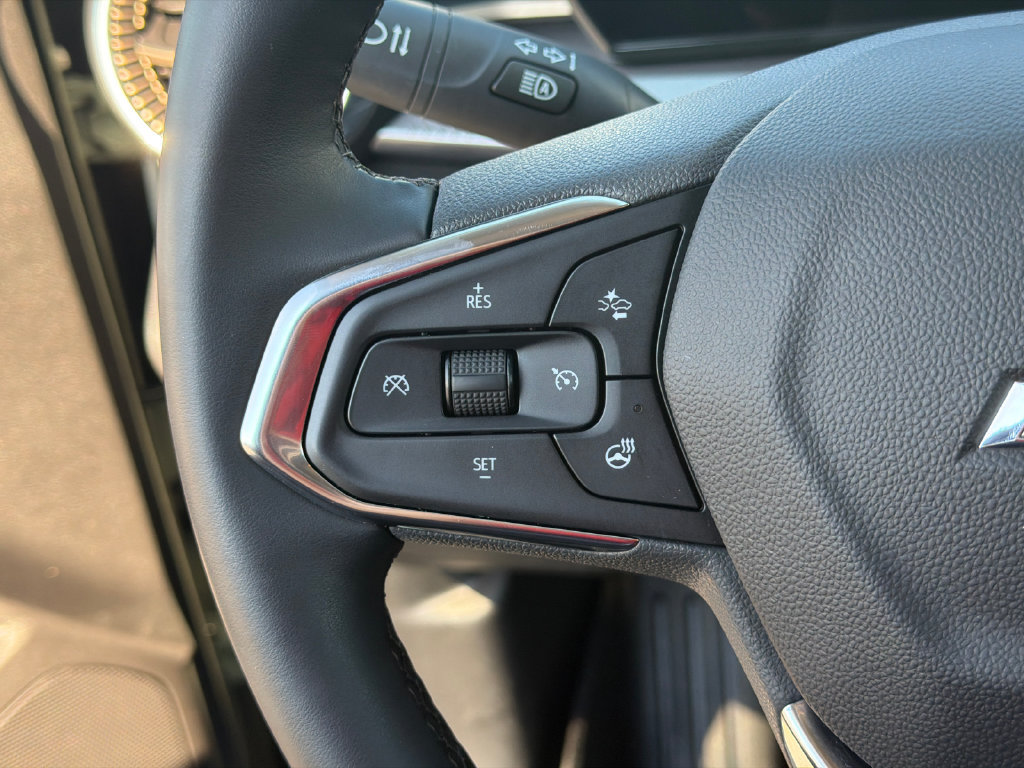 Used 2025 Chevrolet Trax ACTIV w/ Sunroof Package FWD image 24