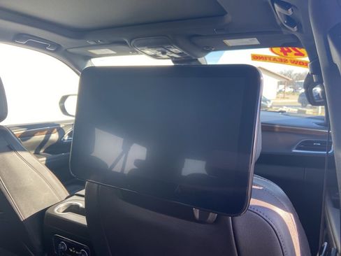 Certified 2024 Chevrolet Suburban High Country w/ Advanced Technology Package image 9