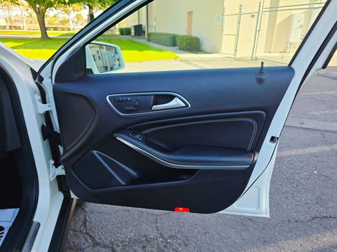 Used 2017 Mercedes-Benz GLA 250 4MATIC image 27