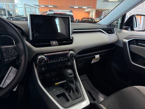 Used 2025 Toyota RAV4 XLE image 44