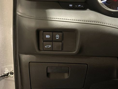 Used 2023 Toyota Highlander XSE FWD image 32