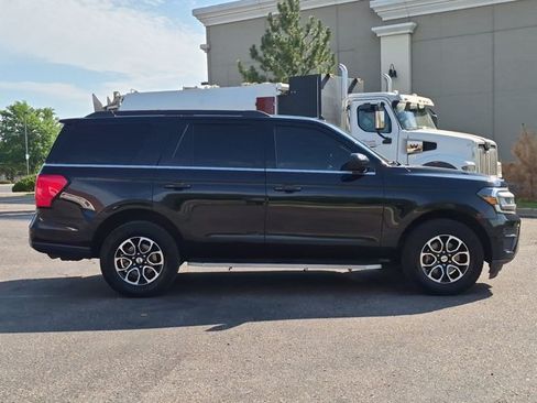 Used 2023 Ford Expedition XLT AWD/4WD image 4
