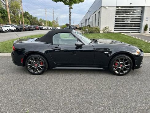 Used 2018 FIAT 124 Spider Abarth w/ Convenience Group RWD image 9