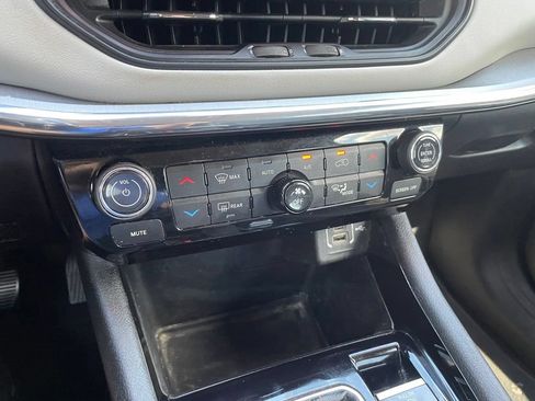 Used 2022 Jeep Compass Limited AWD/4WD image 18