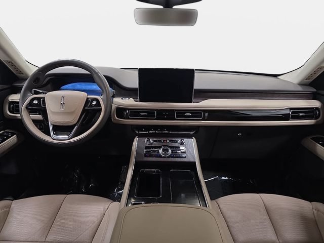 Certified 2023 Lincoln Aviator Reserve w/ Elements Package Plus AWD/4WD image 9