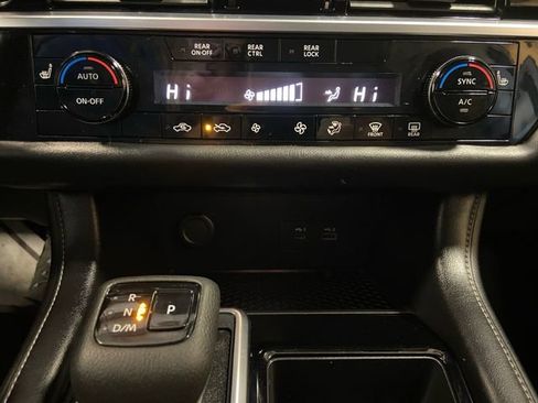 Certified 2024 Nissan Pathfinder SV w/ Black Appearance Package image 20