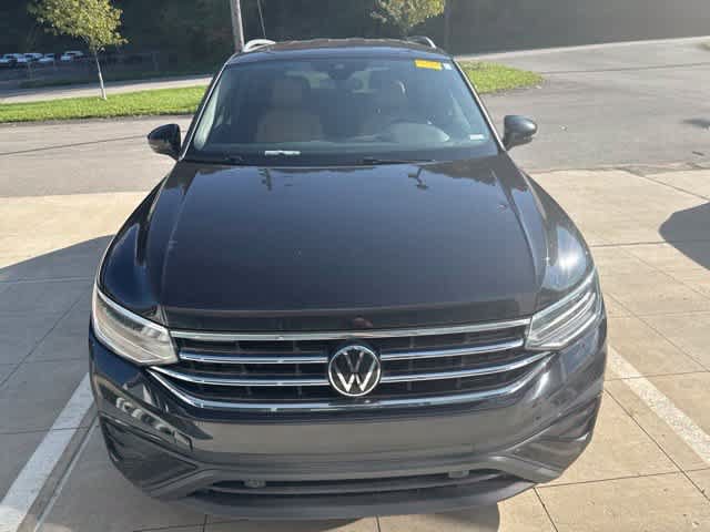 Used 2024 Volkswagen Tiguan SE AWD/4WD image 2
