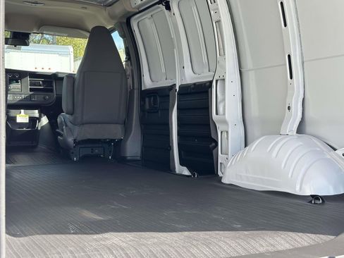 New 2025 Chevrolet Express 2500 w/ Safety Package image 21