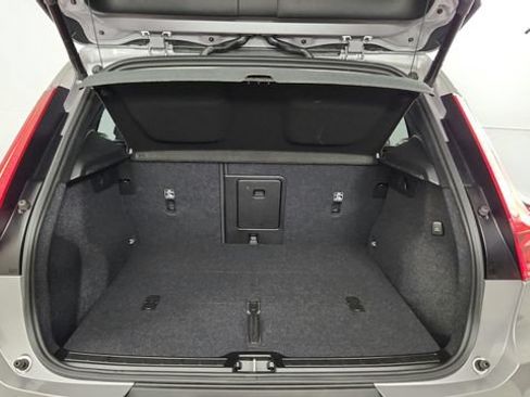 Certified 2026 Volvo XC40 B5 Plus w/ Climate Package AWD/4WD image 37