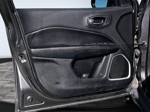 Used 2019 Jeep Compass Limited image 24