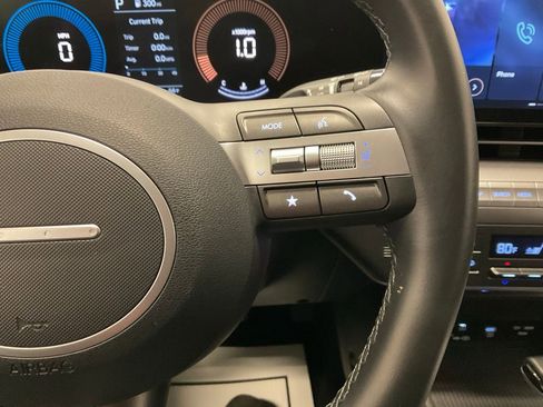 Used 2025 Hyundai Kona SEL image 21