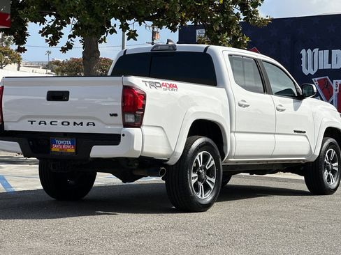 Used 2019 Toyota Tacoma TRD Sport w/ Technology Package AWD/4WD image 4