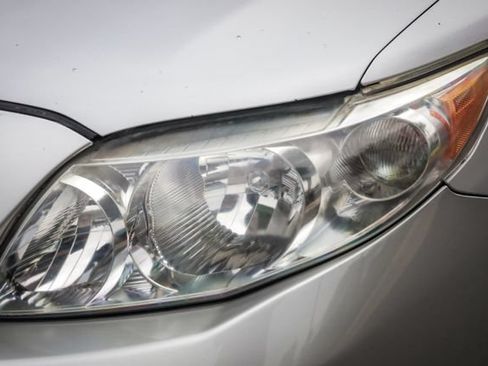 Used 2010 Toyota Corolla LE FWD image 9