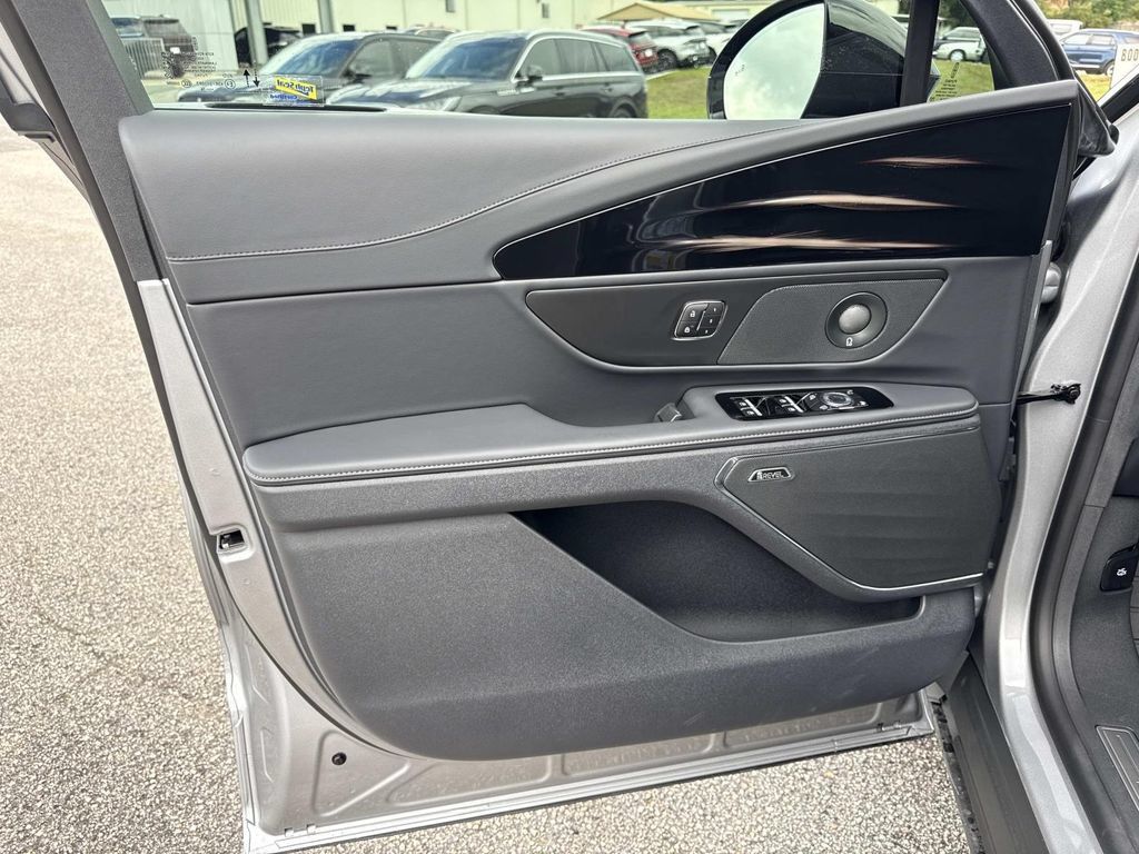 New 2026 Lincoln Nautilus Reserve AWD/4WD image 18