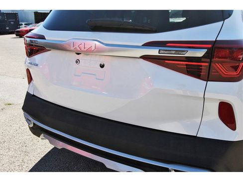 Used 2023 Kia Seltos S w/ Navigation Package image 5