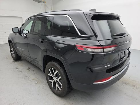 Used 2025 Jeep Grand Cherokee Limited image 10