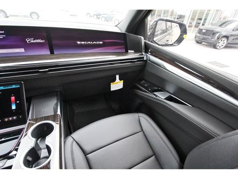 New 2026 Cadillac Escalade 2WD image 10