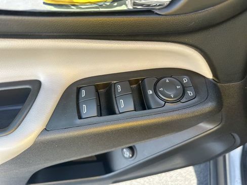Used 2024 Chevrolet Equinox LT w/ Driver Convenience Package AWD/4WD image 9