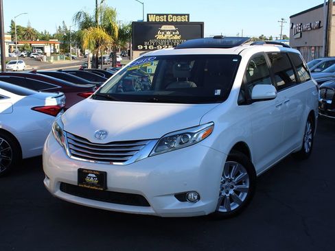 Used 2015 Toyota Sienna Limited Premium FWD image 2