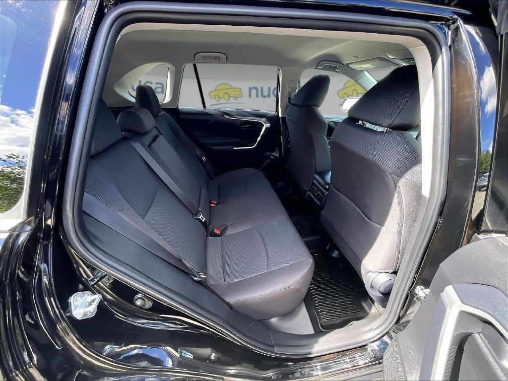 Used 2025 Toyota RAV4 LE AWD/4WD image 16