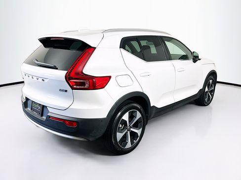 Used 2025 Volvo XC40 B5 Plus image 9