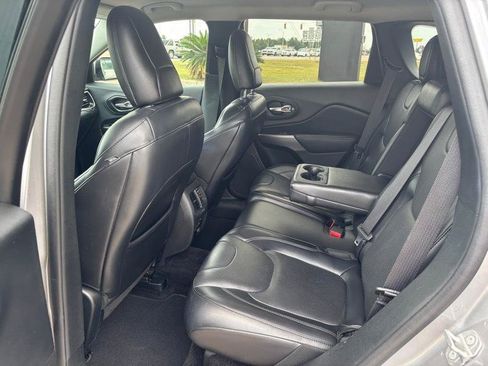 Used 2019 Jeep Cherokee Limited w/ Luxury Group AWD/4WD image 14