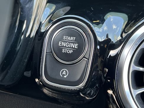 Certified 2022 Mercedes-Benz GLA 250 4MATIC image 37