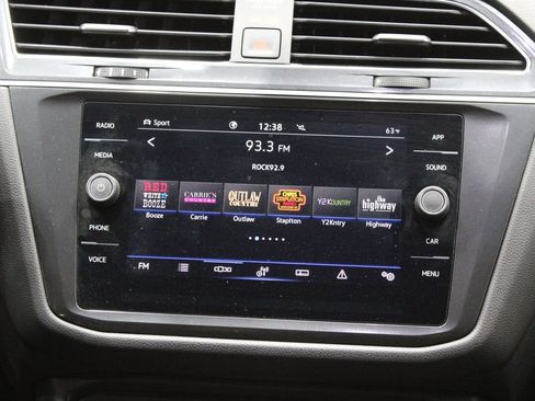 Used 2022 Volkswagen Tiguan SE image 26