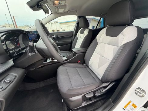Used 2026 Chevrolet Trax LS FWD image 11