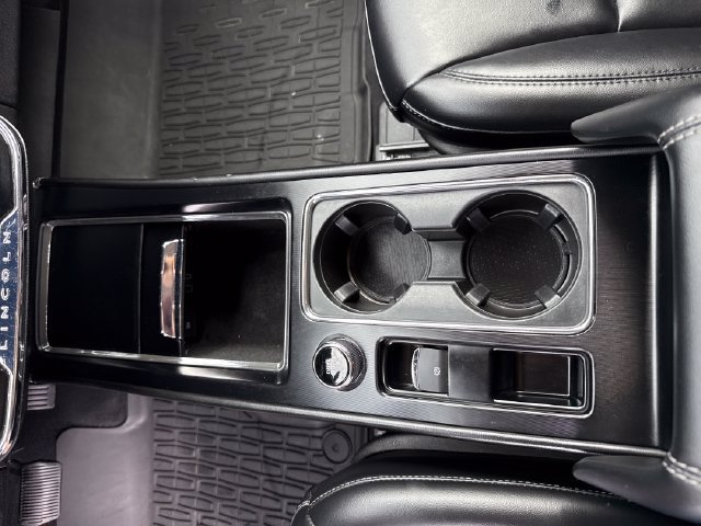 Used 2023 Lincoln Corsair AWD image 28