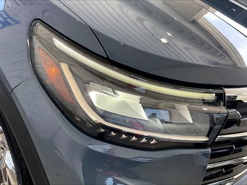 Used 2025 Ford Explorer Active w/ Active Comfort Package AWD/4WD image 27