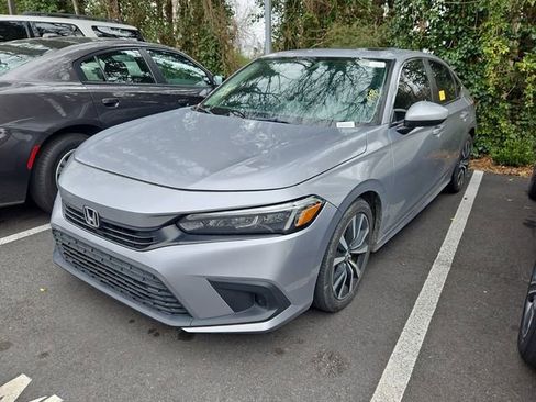 Used 2023 Honda Civic EX image 3