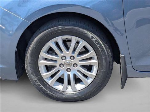 Used 2014 Toyota Sienna XLE FWD image 19