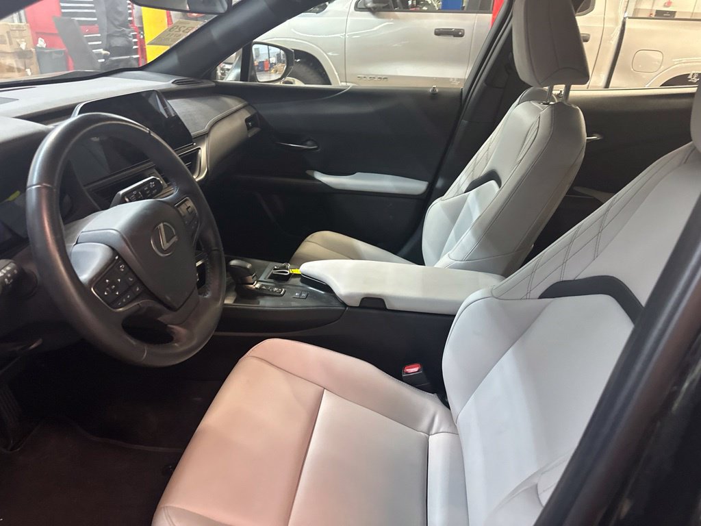 Used 2025 Lexus UX 300h FWD w/ Accessory Package (Z2) image 7