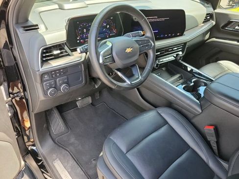 Used 2025 Chevrolet Tahoe LT AWD/4WD image 3